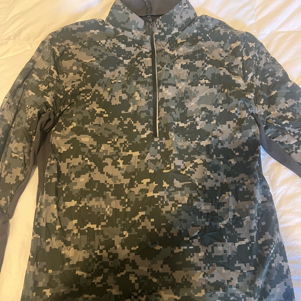 Lululemon Quarter Zip Pullover Mens Large Green Digital Camo Long Sleeve
